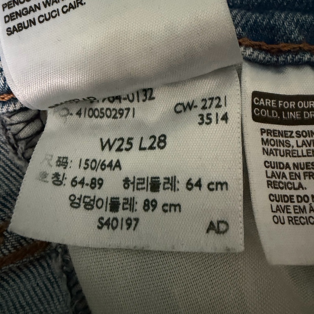 Levi's Wedgie Straight (cropped high rise) Jeans - Picture 5 of 5